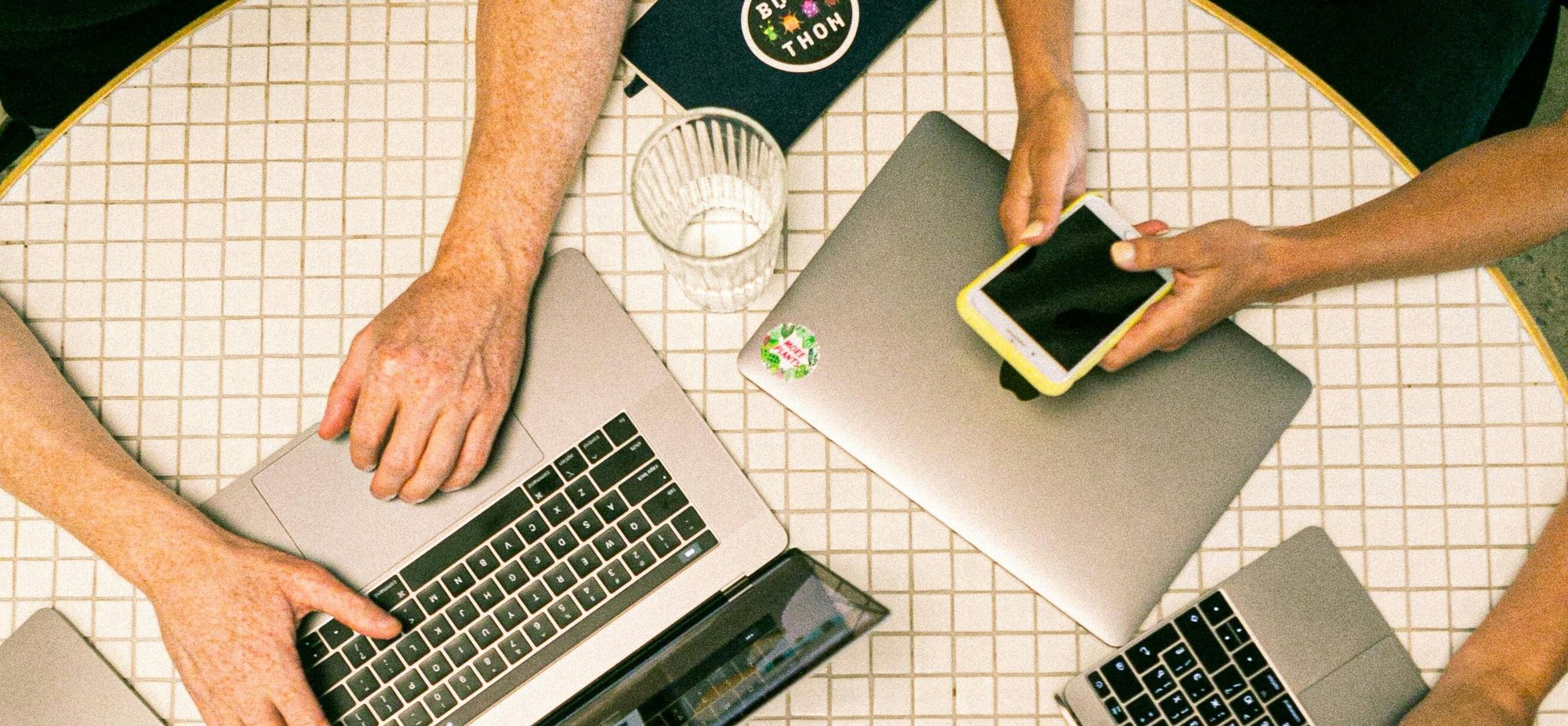 pexels-canvastudio-3194519