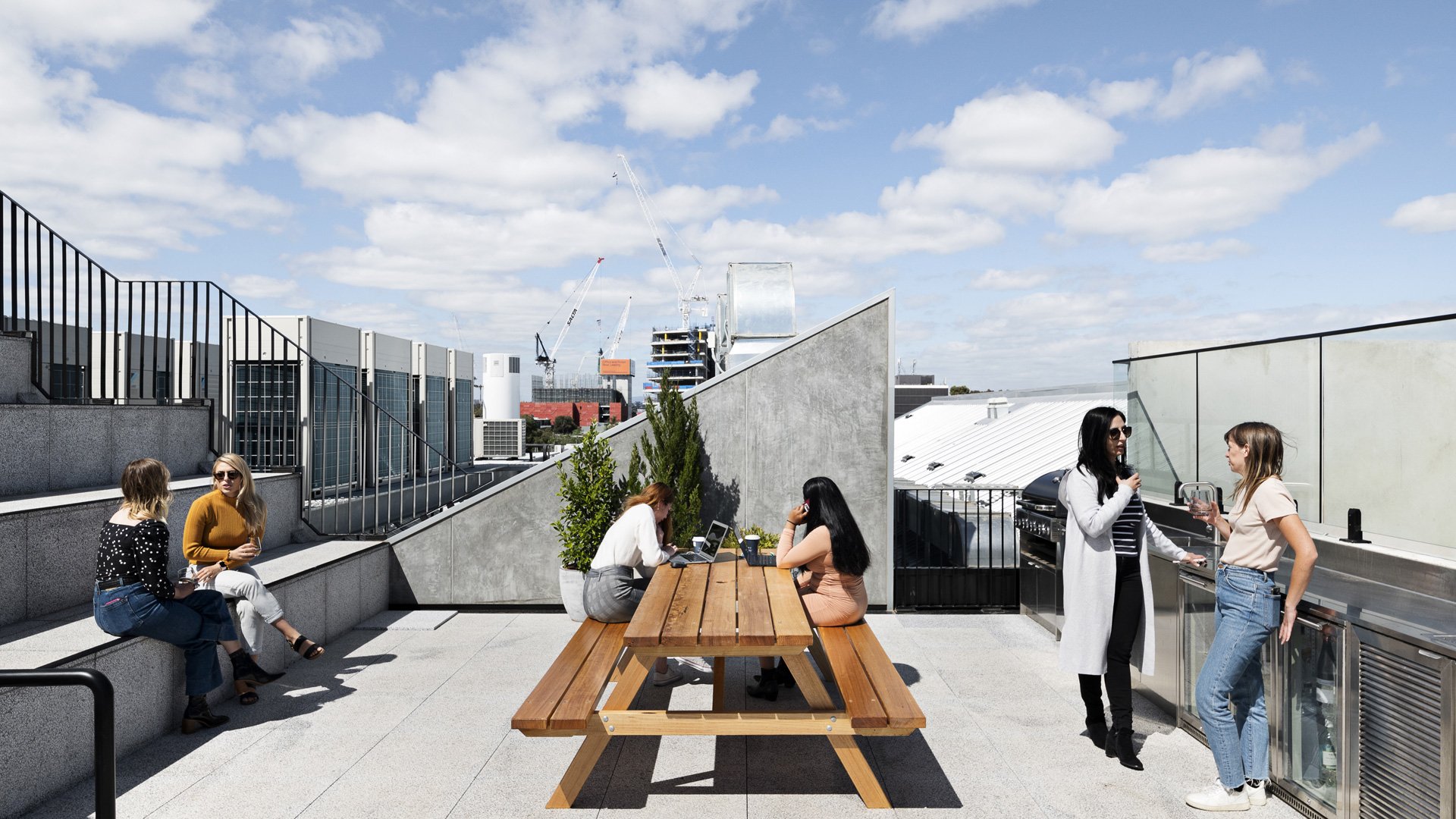 the-commons-coworking-desktop